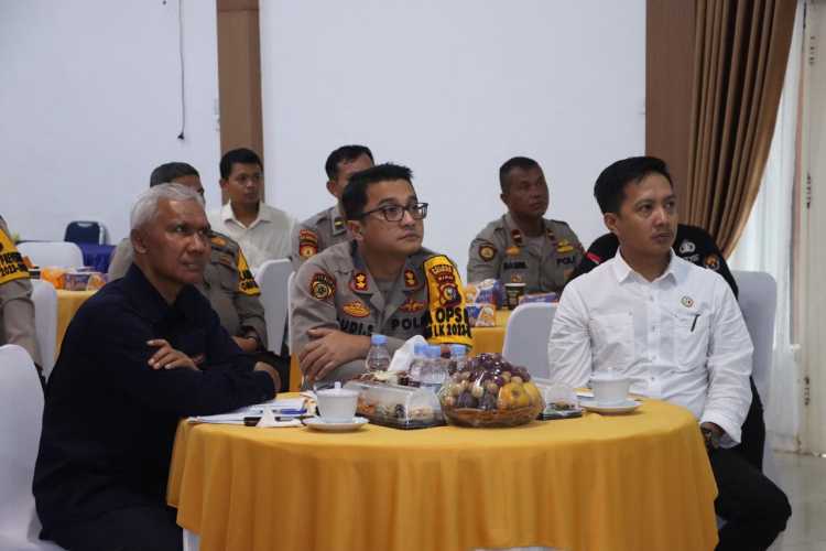 Ketua Bawaslu Inhil Mengikuti Vidcon yang Diselenggarakan Kapolda Riau