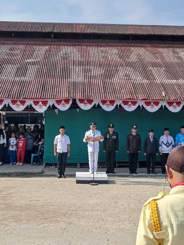 Arifin,S.Ag Menjadi Pembina Upacara Detik Detik Proklamasi di Desa Pulau Palas