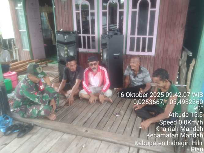 Babinsa Koramil 08/Mdh Ajak Warga Desa Bakau Aceh Tangkal Hoaks dan Hasutan