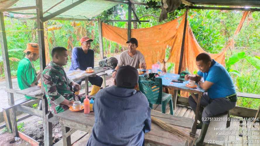 Babinsa Sungai Raya Ajak Tokoh Masyarakat Jaga Kondusifitas Jelang Tahun Baru