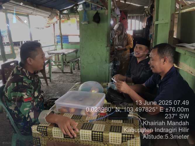 Babinsa Desa Bente Perkuat Kamtibmas melalui Komunikasi Sosial