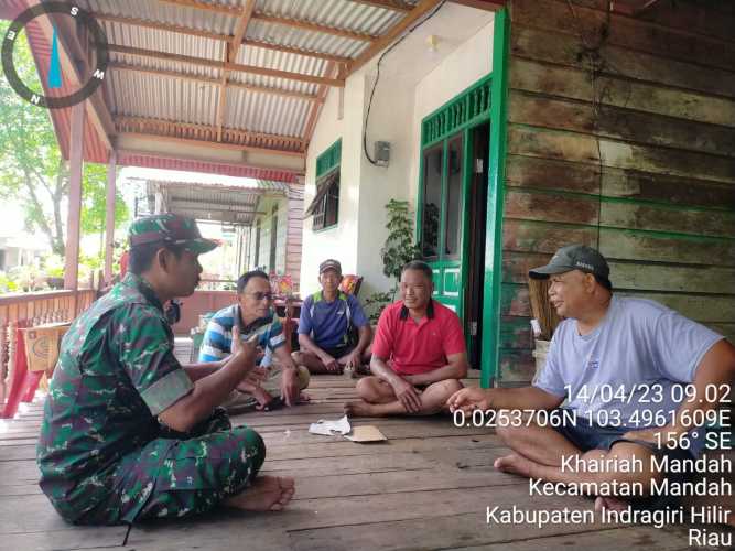 Babinsa Ajarkan Cara Menerapkan Toleranasi di Bulan Ramadhan