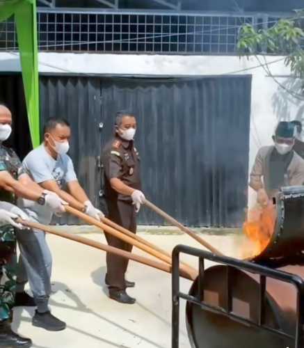 Kejaksaan Negeri Indragiri Hilir Tegaskan Komitmen Penegakan Hukum Melalui Pemusnahan Barang Bukti