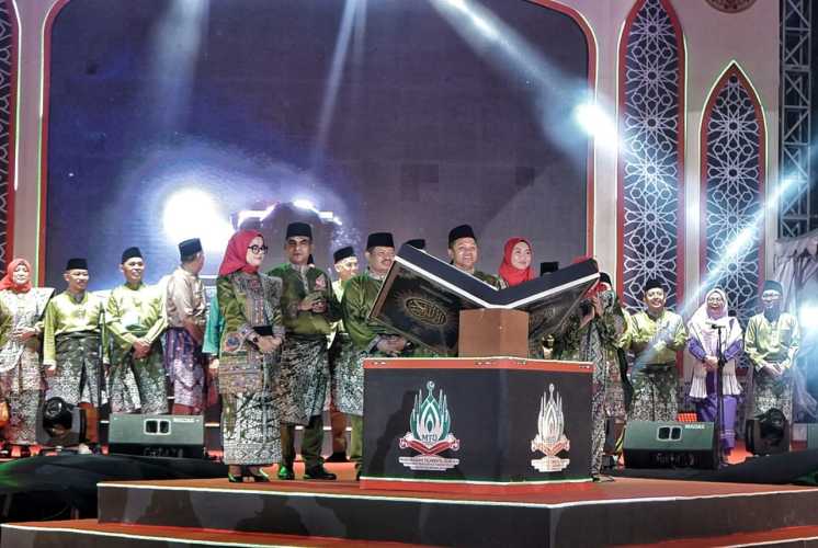 Bupati Inhil Dukung Kafilah pada Malam Pembukaan MTQ ke-43 Tingkat Provinsi Riau