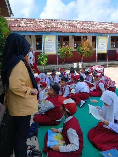 Mahasiswa KKN UNISI Bangun Taman Literasi di SDN 002 Pulau Palas, Dukung Gerakan Literasi Sekolah