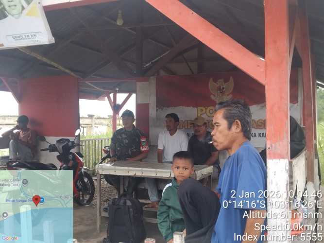 Babinsa Sungai Piring mengajak warga menjaga sanitasi lingkungan: