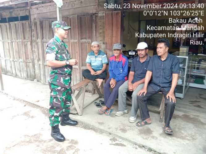 Babinsa Bakau Aceh Terus Instens Lakukan Patroli Kamtibmas Jelang Hari Pencoblosan