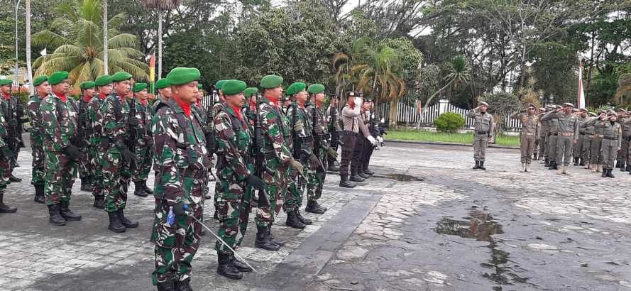 Anggota Koramil 12/Batang Tuaka Mengikuti Upacara bendera dalam rangka memperingati hari lahir Pancasila