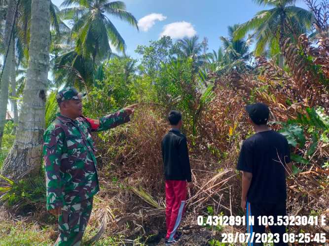 Patroli Karlahut, Babinsa Koramil Tetap Himbau Warga Jangan Bakar Lahan