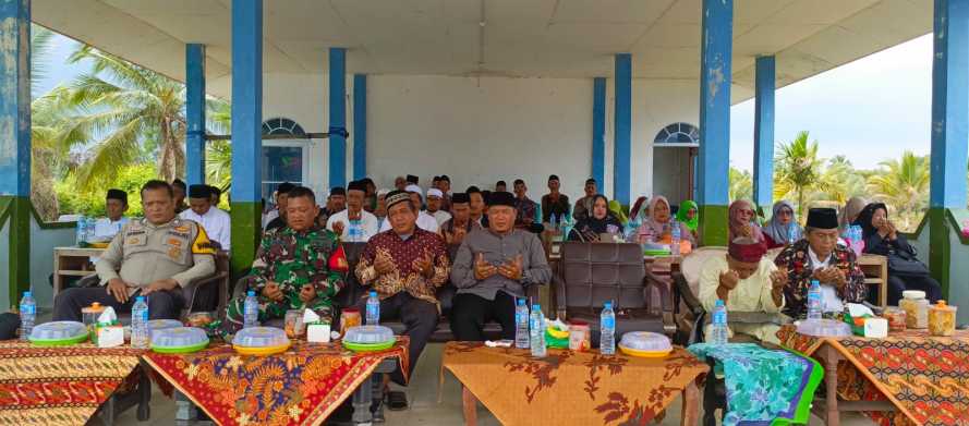 Babinsa Koramil 11/PBR dalam menyambut bulan Muharram dengan menghadiri Pengajian Akbar: