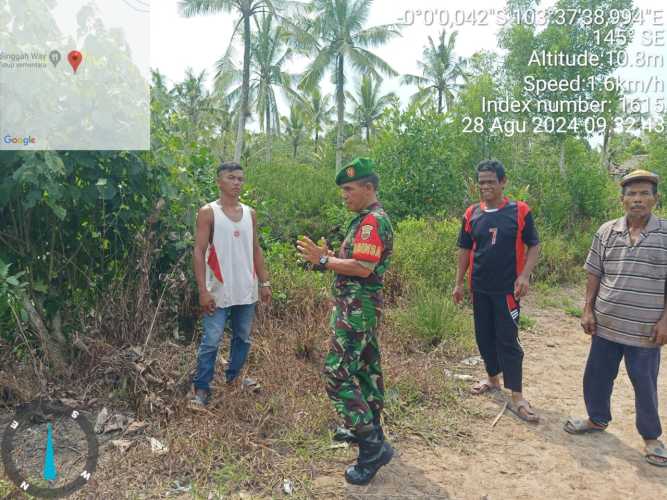 Babinsa Belaras Lakukan Pengawasan Lahan dari Karhutlah