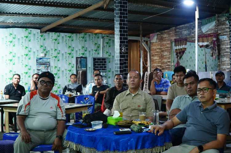 Dandim 0314/Inhil Nobar Piala Dunia Bersama Masyarakat di Angkringan Kodim