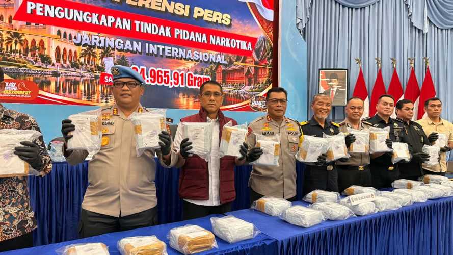 Polda Riau Sita 35 Kg Sabu Jaringan Malaysia, Pemesan Ditangkap di Sumbar