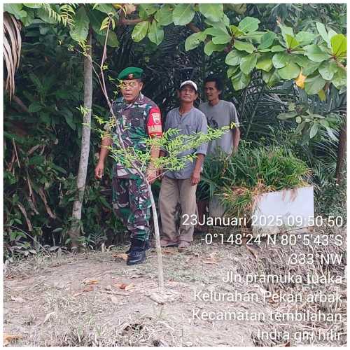 Babinsa Koramil 01/Tbh Melakukan Patroli dan Sosialisasi Karlahut di Kelurahan Sungai Beringin