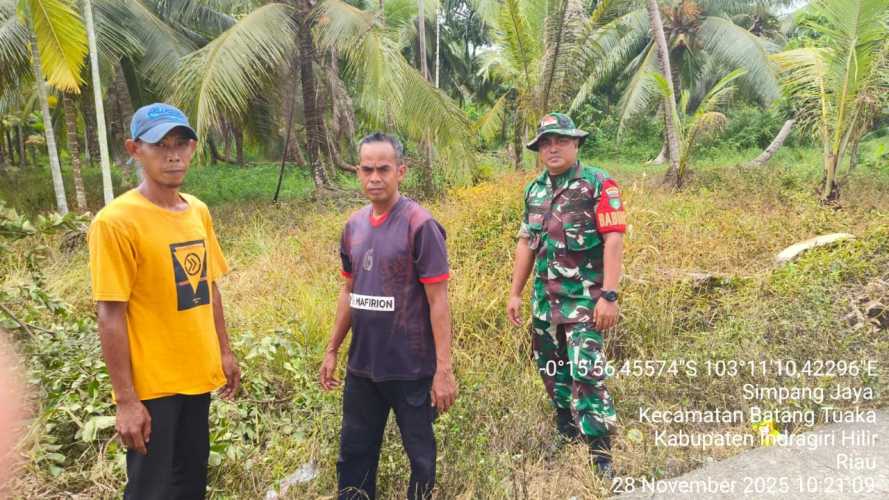 Babinsa Koramil 12/Batang Tuaka melaksanakan kegiatan sosialisasi dan patroli kewaspadaan bencana kebakaran hutan dan lahan
