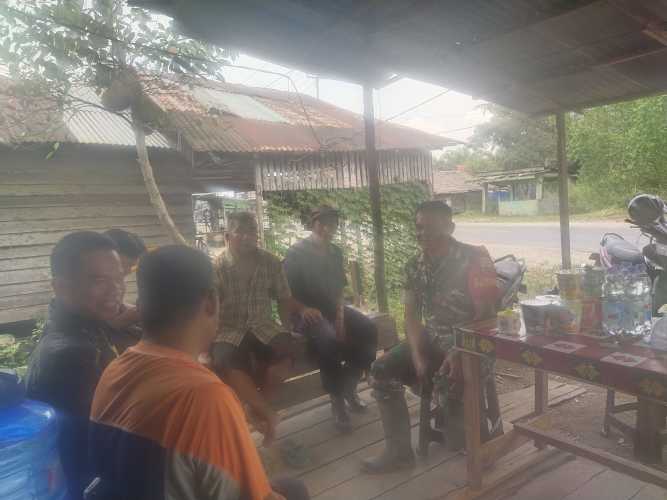 Babinsa Koramil 01/Tbh Aktif Jaga Ketertiban Masyarakat di Hari Kemerdekaan