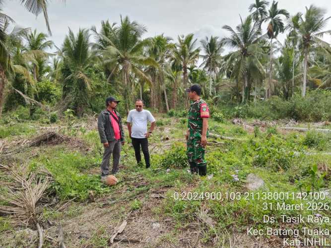 Babinsa Koramil 12/Batang Tuaka Patroli Tapal Batas Tasik Raya, Kedepankan Mediasi Konflik Agraria