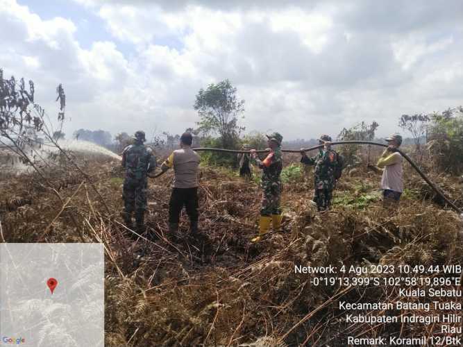 Anggota Koramil 12/Batang Tuaka Melanjutkan Pendinginan Titik Hotspot