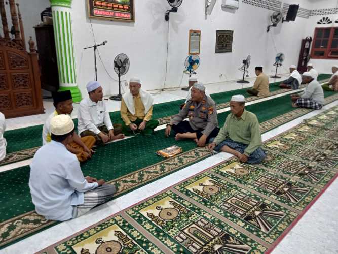 Gencarkan Cooling System dengan Para Jamaah Subuh, Kapolsek Sungai Batang Lakukan Suling