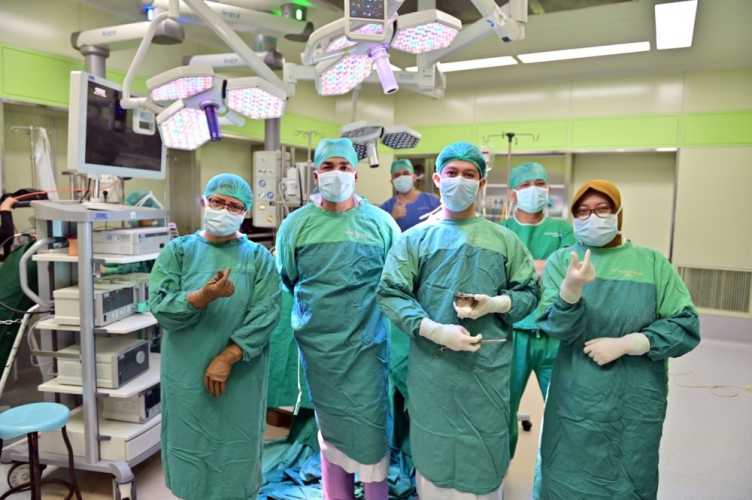 RSUD Arifin Achmad Riau Sukses Tangani Kasus Langka Remaja dengan Dua Rahim