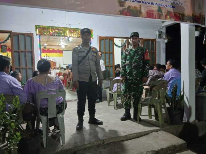 Babinsa Serda Hendra Kardi Gelar Pengamanan Natal di Gereja HKBP Betlehem: