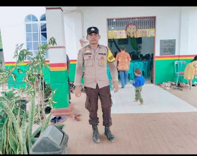Personil Polsek Pelangiran Menjaga Kekhidmatan Ibadah Paskah di Gereja Maranta