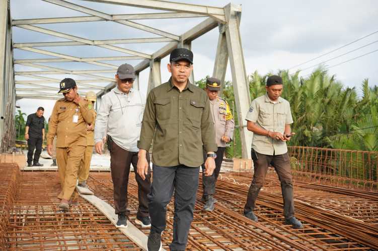 Kabar Gembira: Pj. Bupati Umumkan Progres Positif Pembangunan Jembatan Parit 16 Desa Pulau Kecil