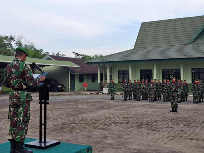 Peringati Hari Sumpah Pemuda, Seluruh Personil Koramil 12/Batang Tuaka Ikuti Upacara Kenaikan Bendera