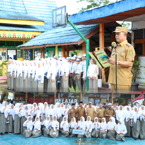 Pj. Bupati  Menjadi Inspektur Upacara Bendera di SMKN 1 Tembilahan