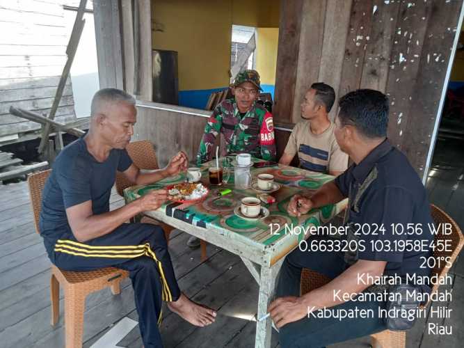 Babinsa Memperkuat Keamanan dengan Memantau Perkembangan di Masyarakat