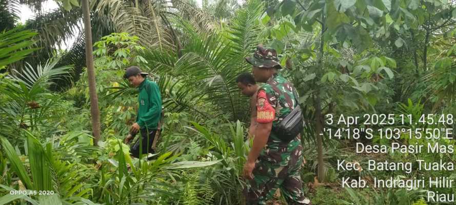Babinsa Fokus Patroli Kebakaran dan Sosialisasi Jelang Lebaran di Desa Pasir Mas