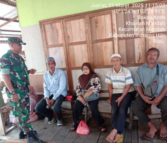 Pererat Silaturahmi di Bulan Ramadhan, Babinsa Desa Bakau Aceh Gelar Komsos dengan Warga