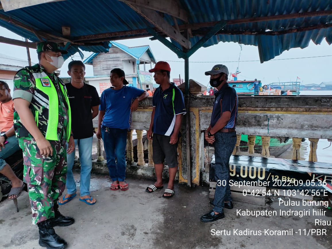 Sertu  Kadirus Babinsa Koramil 11/Pulau Burung Melaksanakan Penguatan Protokes