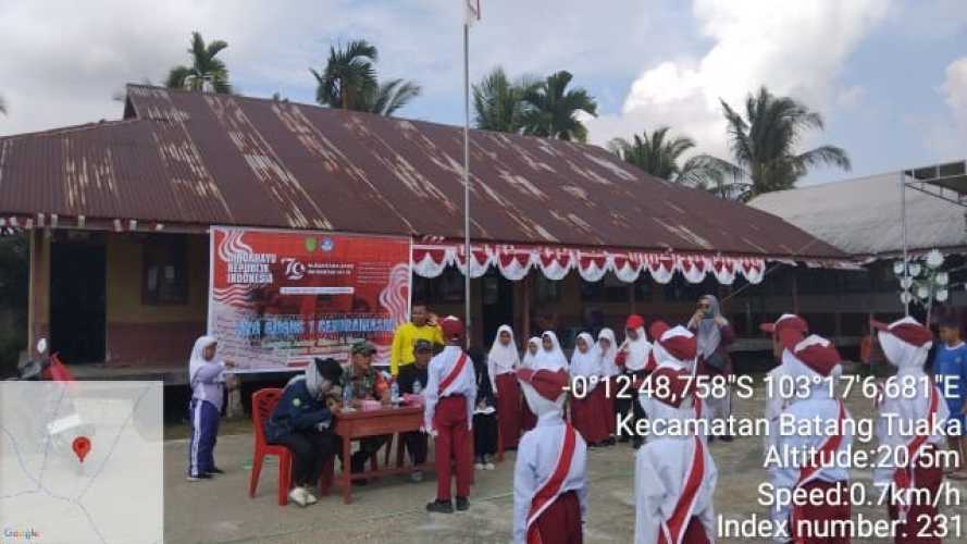 Sertu Januar Jadi Juri Lomba Antar Siswa SD Se-Gugus Cendrawasih