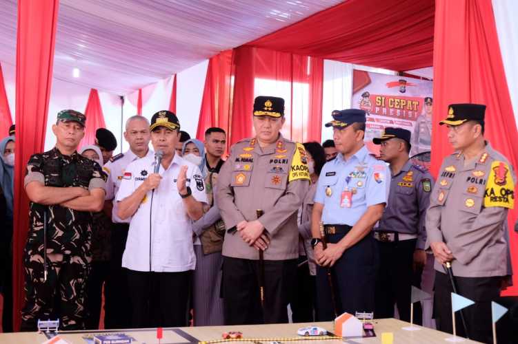 Kapolda Riau bersama Forkopimda Riau tinjau Pos Pengamanan Mudik Lebaran Ops Ketupat Lancang kuning 2023