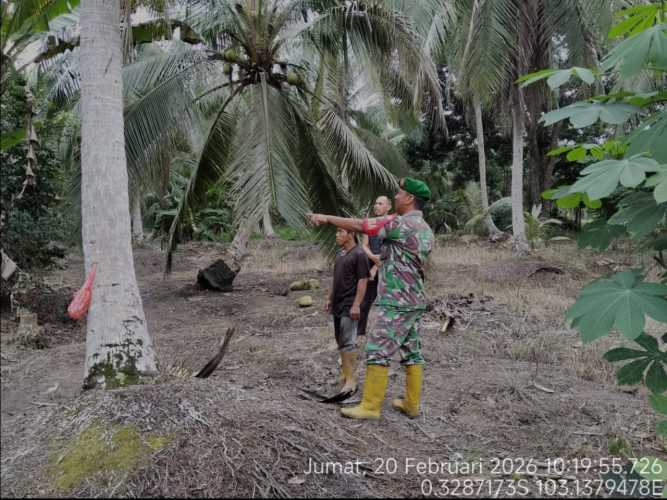 Babinsa Sungai Dusun Turun Langsung, Amankan Tapal Batas Perkebunan Warga dari Potensi Perselisihan