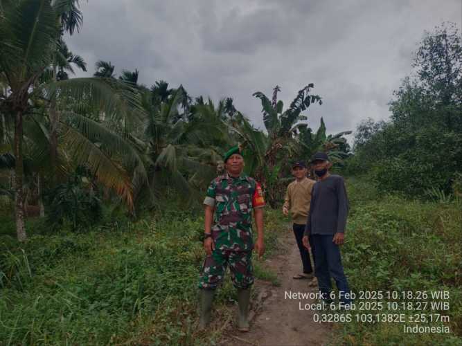Mencegah Karhutla, Babinsa Koramil 12/Btk Lakukan Patroli dan Sosialisasi