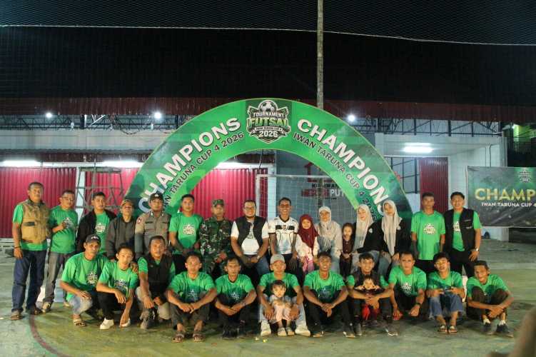 Penutupan Turnamen Futsal Iwan Taruna Cup 4,Bangun Semangat Olahraga dan Kebersamaan Warga Sialang Panjang