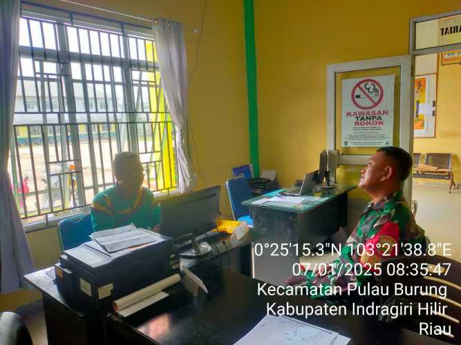 Babinsa Koramil 11/Pulau Burung Perkuat Sinergi dengan APDes, Fokus Deteksi Dini Masalah Sosial