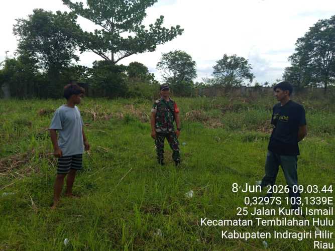 Babinsa Tembilahan Hulu Gelar Patroli Karhutla, Sinergi TNI dan Masyarakat Jaga Wilayah dari Titik Api