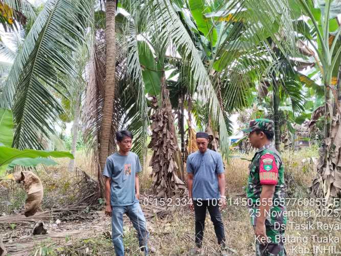 Babinsa menjaga kelestarian ekosistem melalui patroli tapal batas