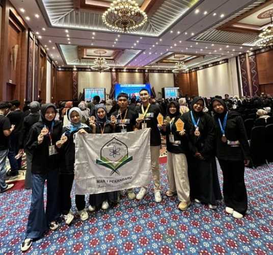 Borong Prestasi di Final Kreasi! Siswa MAN 1 Pekanbaru Raih Medali Emas hingga Penghargaan Khusus