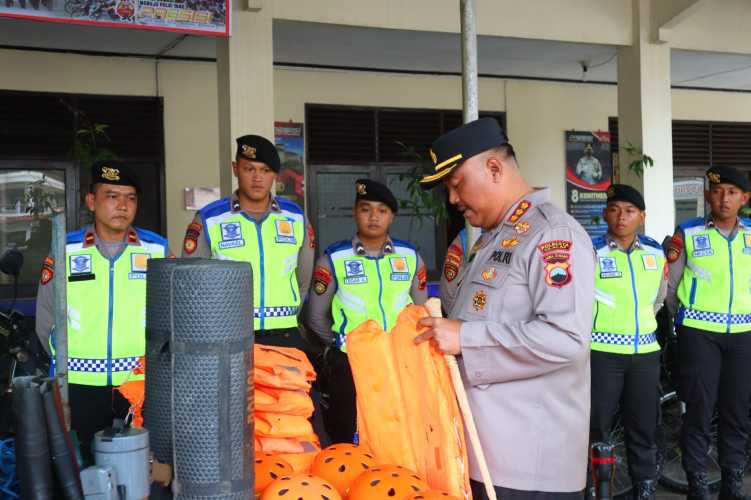 Kapolresta Cilacap Pastikan Peralatan SAR Siap Digunakan Hadapi Potensi Bencana
