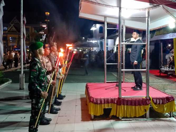 Wabup Rohil Jhony Charles Jadi Inspektur Pawai Obor Malam Taptu