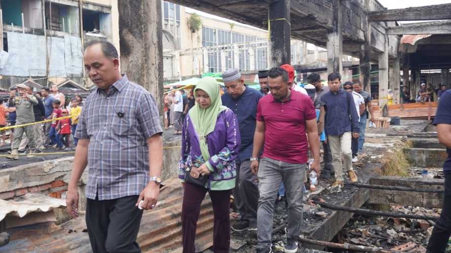 Bupati Inhil Tinjau Lokasi Kebakaran Pasar Terapung, Pastikan Penataan Ulang Segera Dilakukan