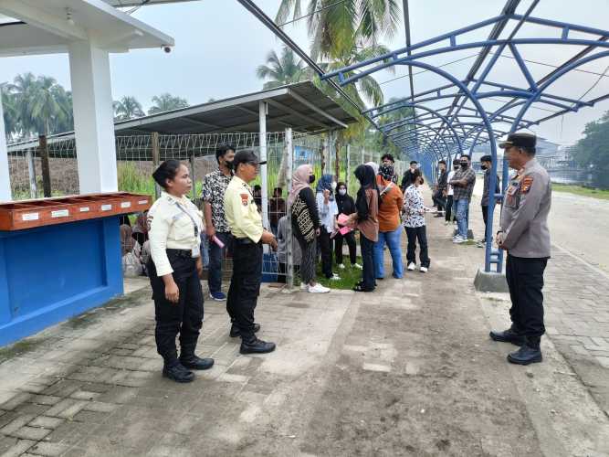Kapolsek Pulau Burung Beri Arahan kepada Satpam PT. RSUP Terkait Profesionalisme dan Tanggung Jawab Tugas