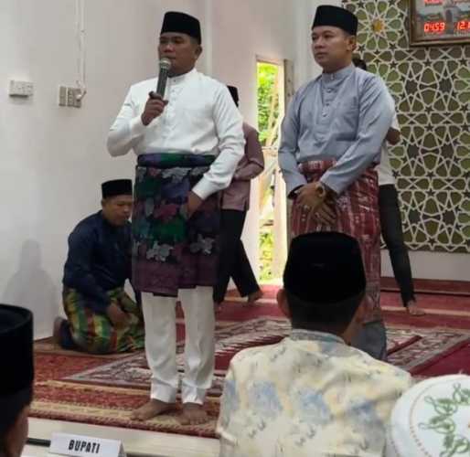 Bupati Pelalawan Bersama Forkopimda Sholat Ied Bersama