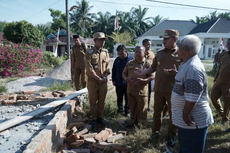 Wakil Bupati Asahan Salurkan Bantuan Kemensos Untuk Keluarga Terdampak Angin Kencang