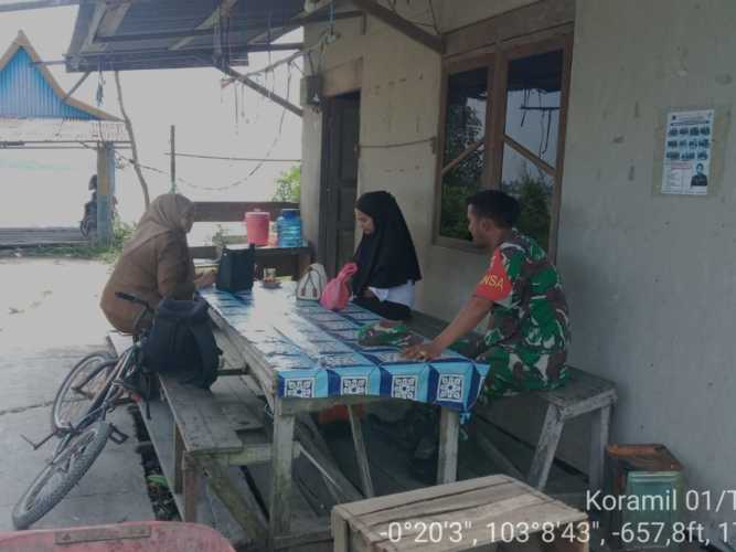 Dalam Komsosnya, Serda Oki Sampaikan Program Pemerintah dan Keamanan Lingkungan