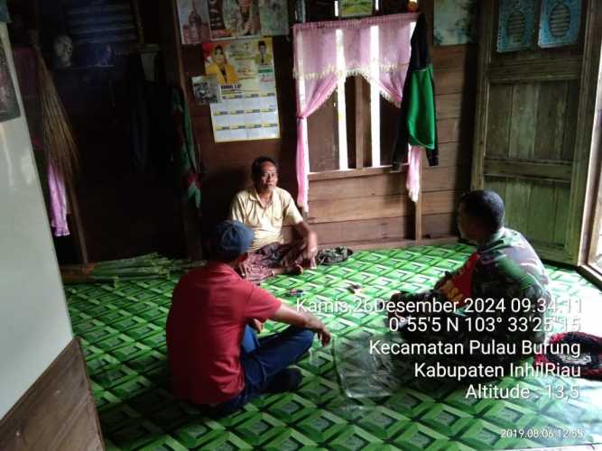 Babinsa Koramil 11/PBR Tingkatkan Kepedulian Sosial di Desa Teluk Nibung